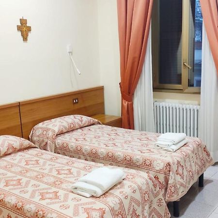 Suore Concezioniste Missionarie - Carmen Salles Roma Bed & Breakfast エクステリア 写真