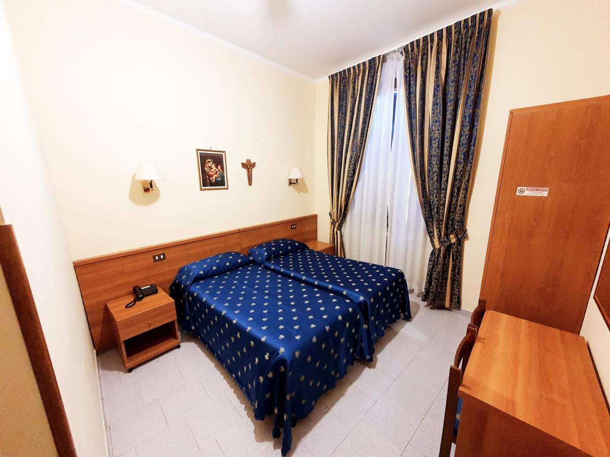 Suore Concezioniste Missionarie - Carmen Salles Roma Bed & Breakfast エクステリア 写真
