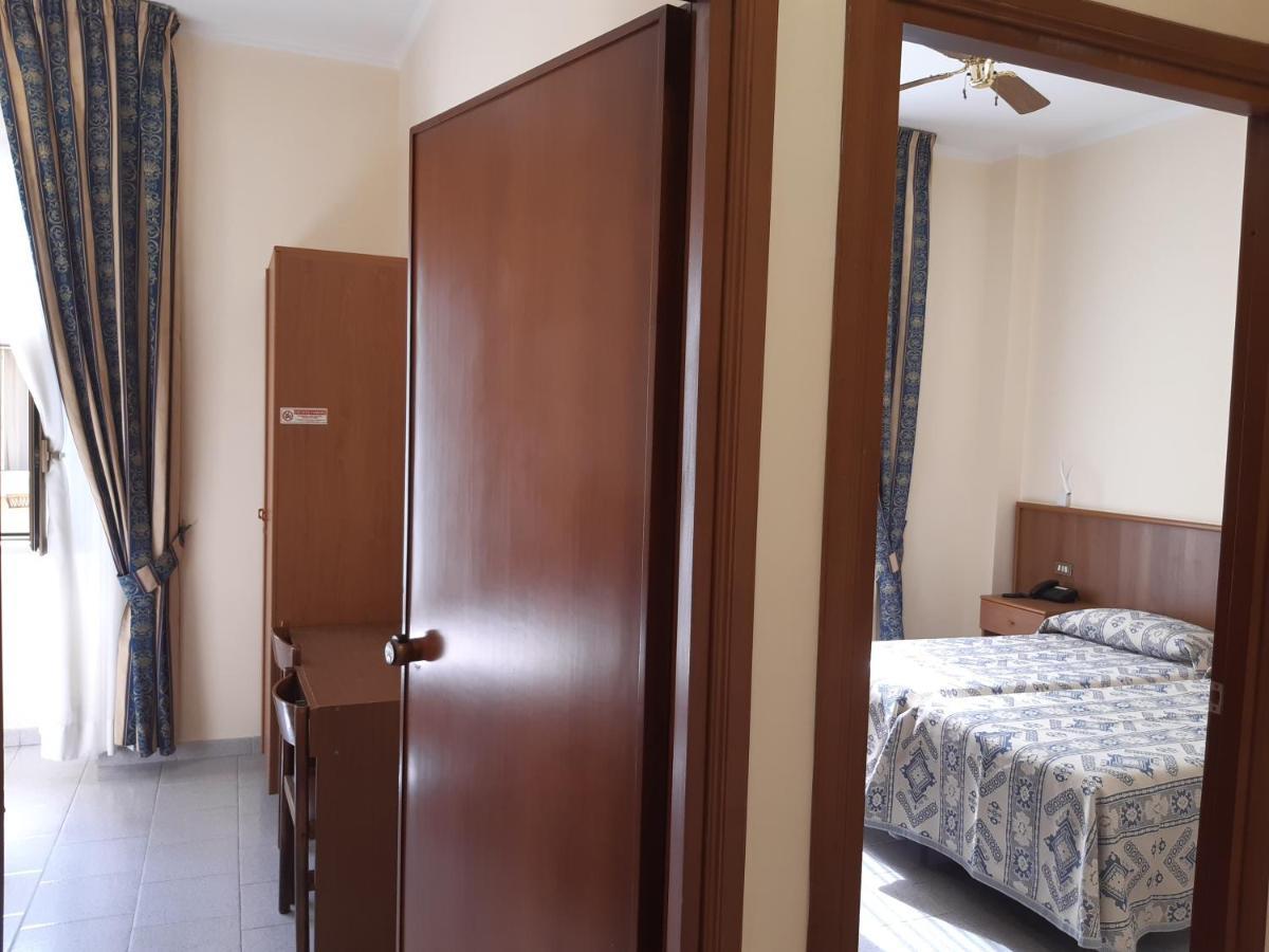 Suore Concezioniste Missionarie - Carmen Salles Roma Bed & Breakfast エクステリア 写真