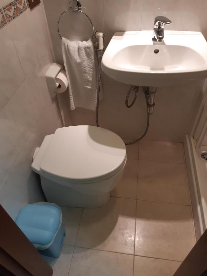 Suore Concezioniste Missionarie - Carmen Salles Roma Bed & Breakfast エクステリア 写真