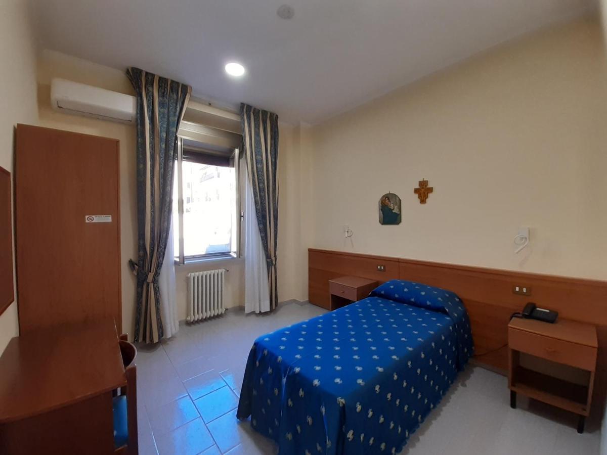 Suore Concezioniste Missionarie - Carmen Salles Roma Bed & Breakfast エクステリア 写真
