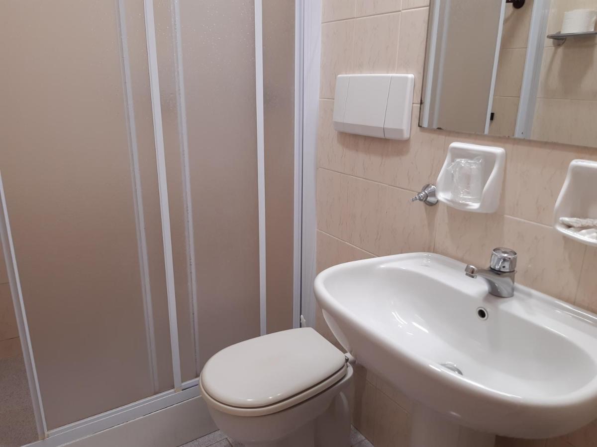 Suore Concezioniste Missionarie - Carmen Salles Roma Bed & Breakfast エクステリア 写真