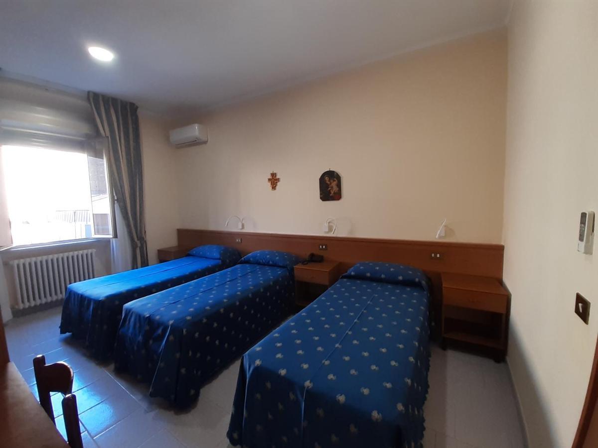 Suore Concezioniste Missionarie - Carmen Salles Roma Bed & Breakfast エクステリア 写真