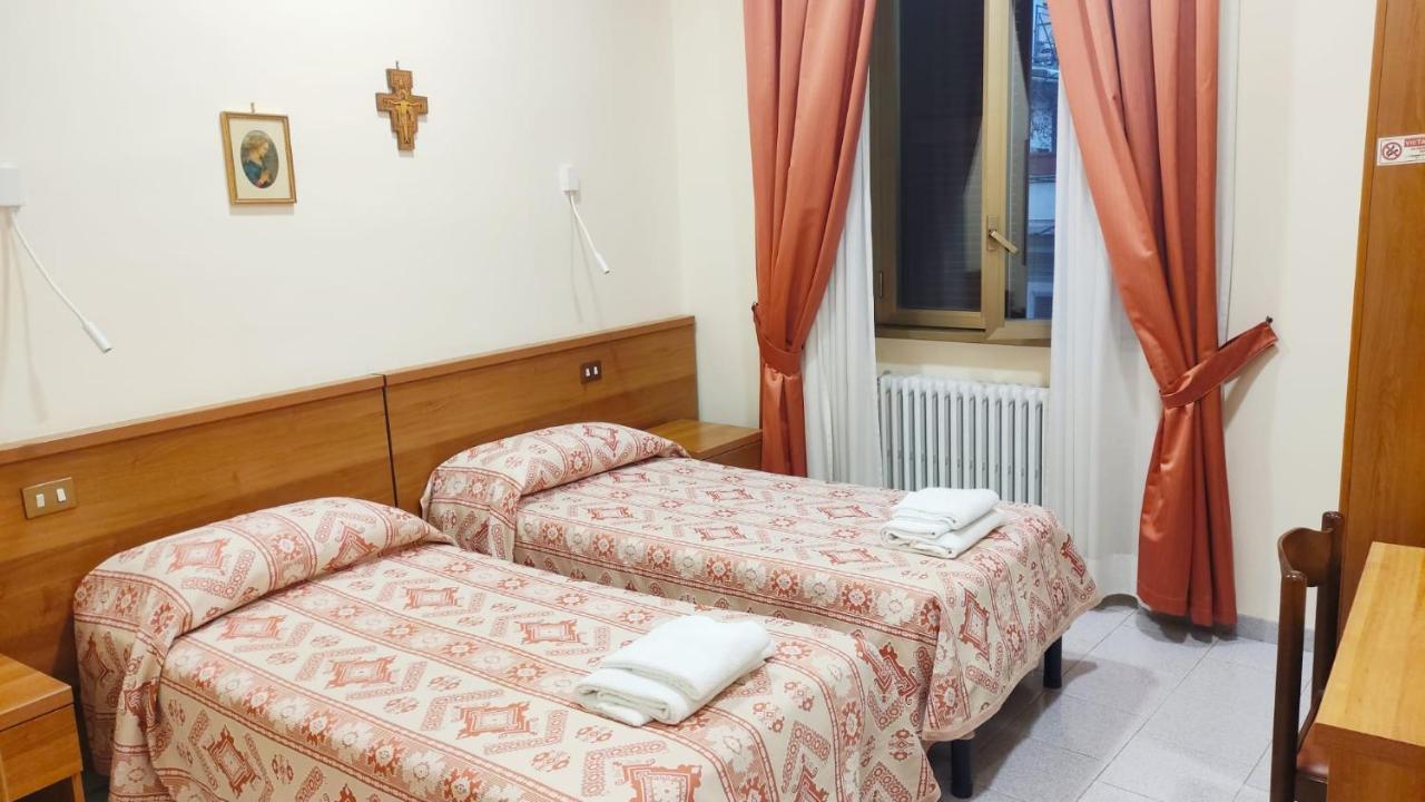Suore Concezioniste Missionarie - Carmen Salles Roma Bed & Breakfast エクステリア 写真
